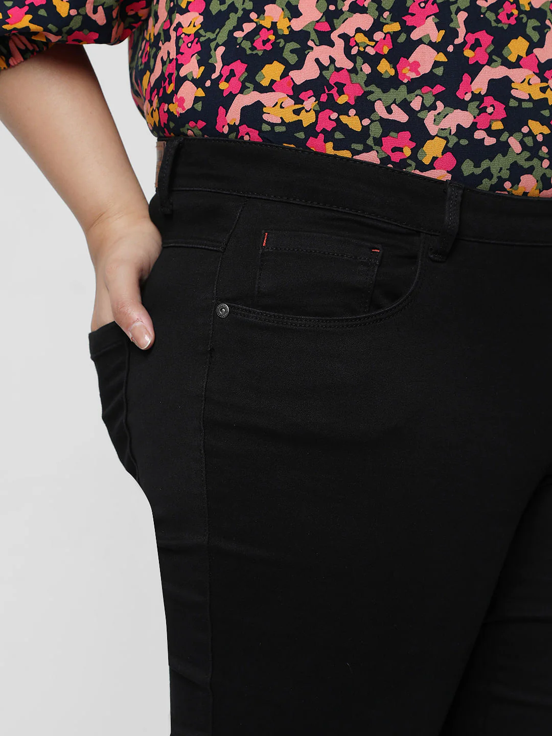 Curve Black Mid Rise Jeggings - Image 5